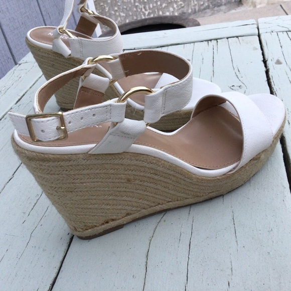 Merona Women Wedge White and Tan Summer Sandals Size 9.5 - Picture 2 of 8